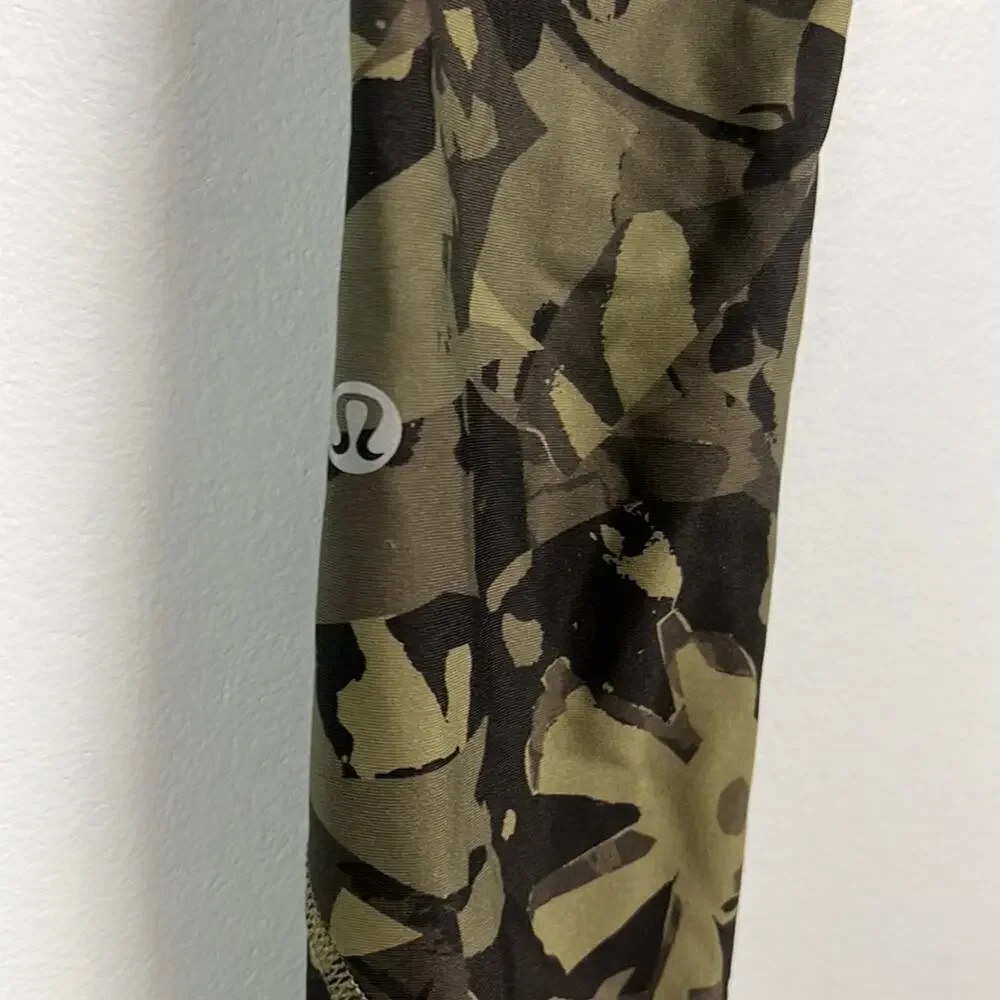 Lululemon Athletica Tight Stuff Camo Cropped Leggings size 2